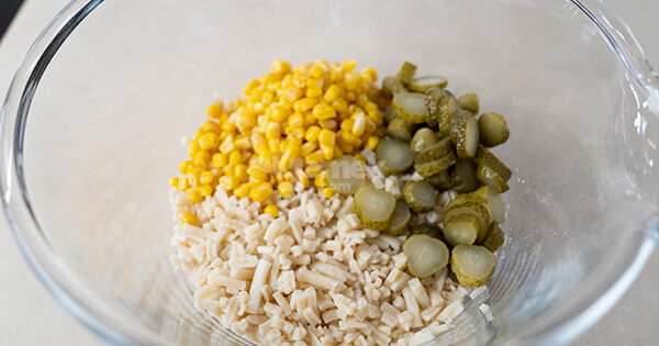 eriste-salatasi-asama2-yemekcom