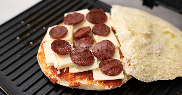 bazlama-tost-asama4-yemekcom