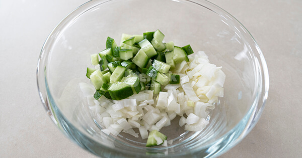 fasulye-salatasi-asama1-yemekcom
