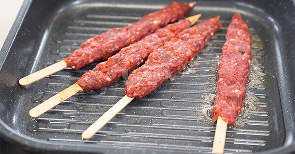 karisik-kebap-asama1-yemekcom