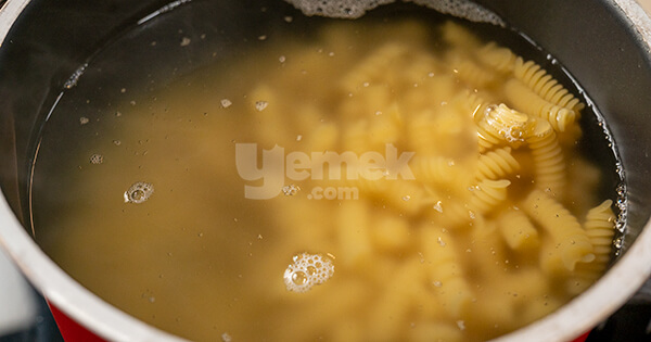 lor-peynirli-makarna-asama-1