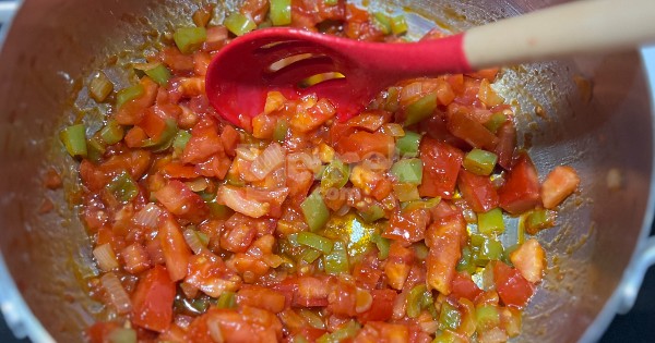 domatesli-pirinc-yemegi3