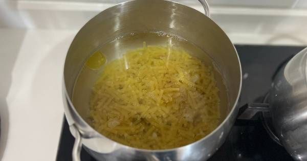 tavuklu-eriste-salatasi2
