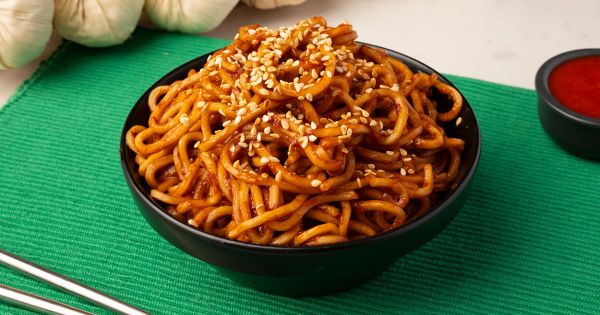 Soya Sosunu Unutma: Acılı Noodle