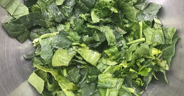 mercimekli-ispanak-salatasi-2
