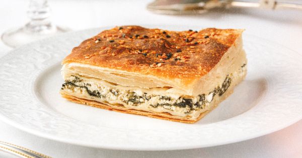 Selanik Usulü Ispanaklı Börek