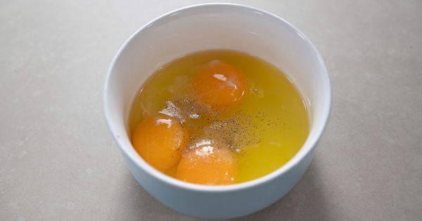 cirpilmis-yumurta-asama1-yemekcom