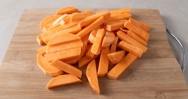 tatli-patates-kizartmasi-asama1-yemekcom