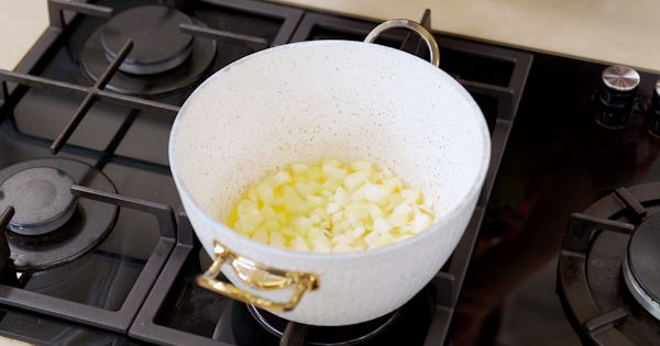 lokanta-usulu-mercimek-corbasi-1