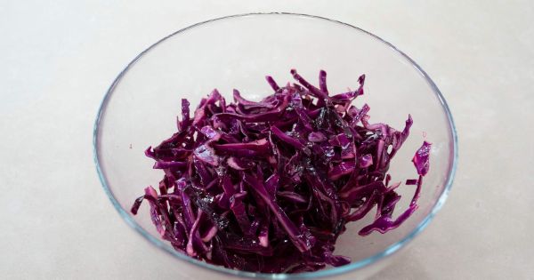 mor-lahana-salatasi-asama1
