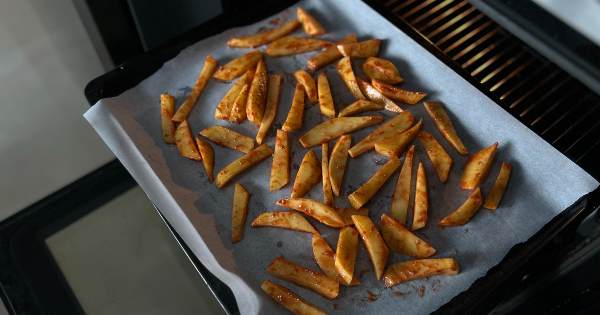 firinda-salcali-patates-kizartmasi-4