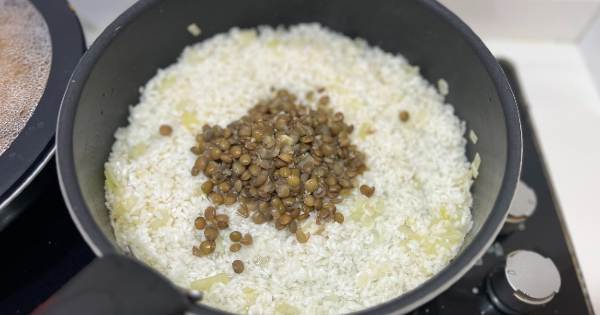 mercimekli-soganli-pilav-3