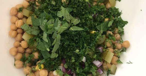 nar-eksili-nohut-salatasi-3