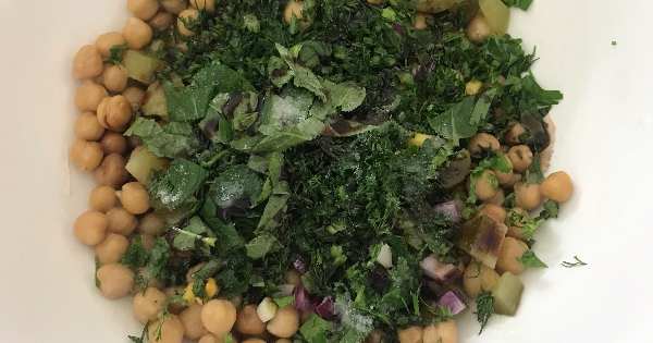nar-eksili-nohut-salatasi-4