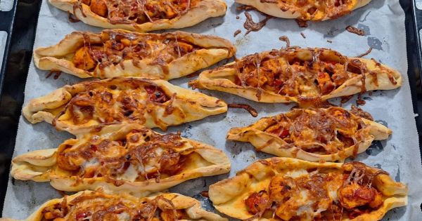 Ev Yapımı Tavuklu Pide