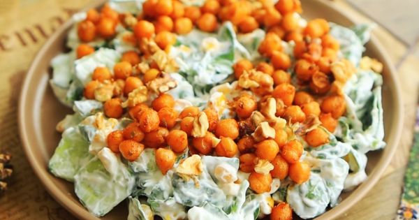Yoğurtlu Nohutlu Semizotu Salatası