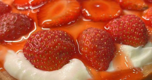 Danish Çilekli Tart