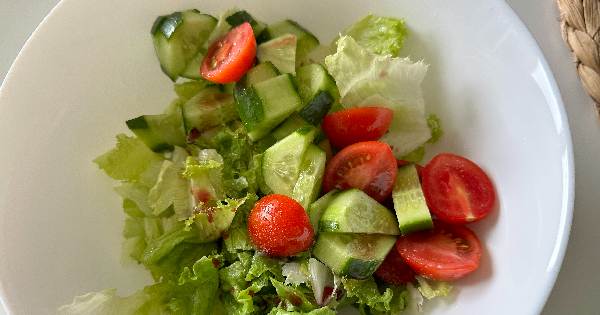 ton-balikli-peynirli-salata-2