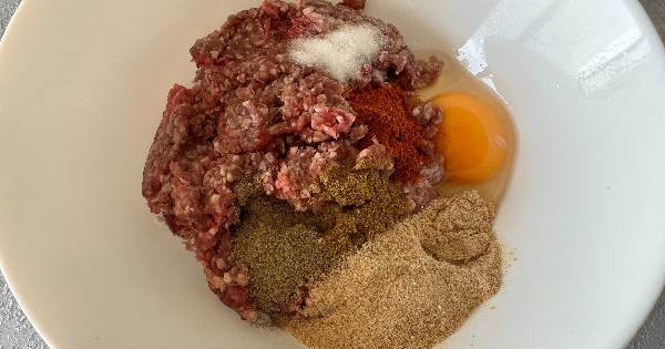 domates-soslu-pideli-kofte-1