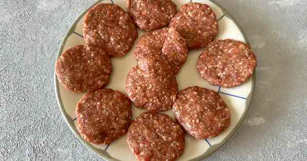 domates-soslu-pideli-kofte-2