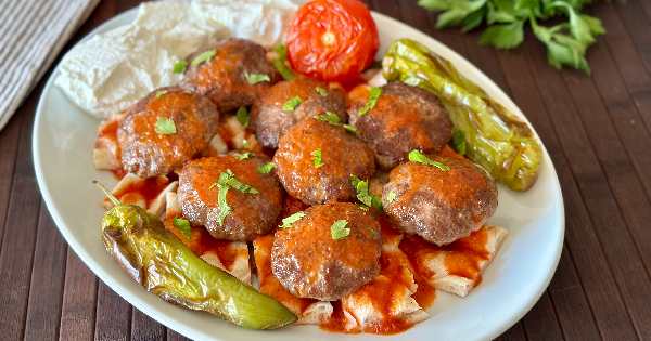 domates-soslu-pideli-kofte-9