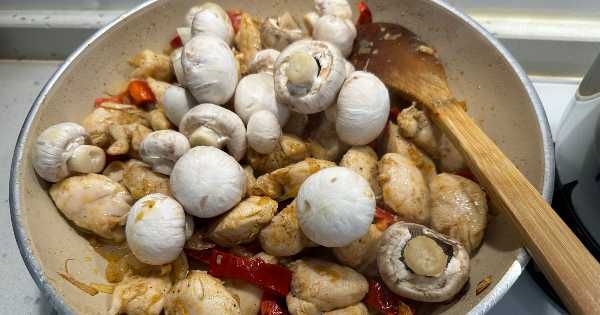 barbeku-soslu-mantarli-tavuk-tarifi-asama-6