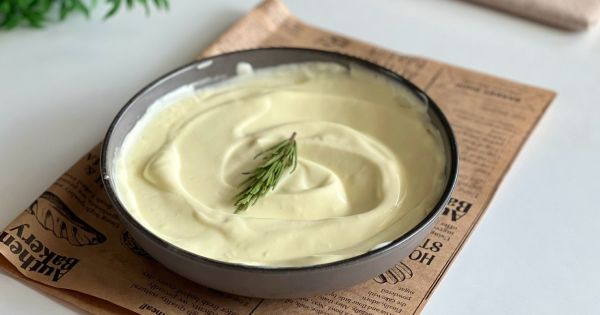 Bir Dakikada Yumurtasız Mayonez