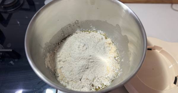 peynirli-sarimsakli-ekmek-asama1