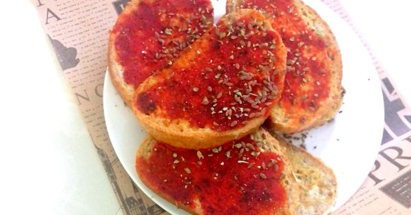 Salçalı Soslu Yumurtalı Ekmek