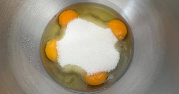 cikolata-soslu-kakaolu-kek-asama1