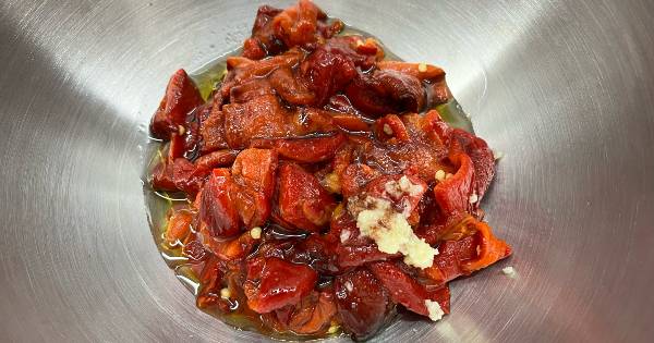 kirmizi-biber-salatasi-asama2