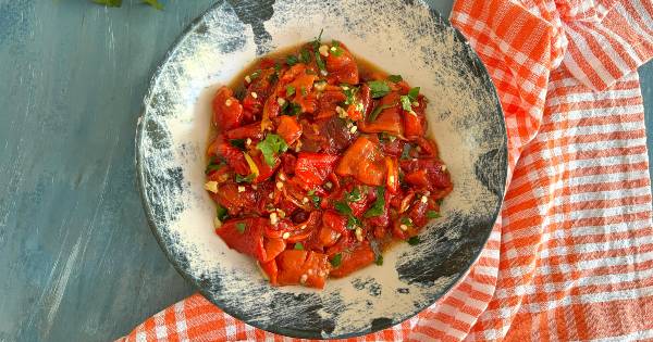 kirmizi-biber-salatasi-asama4