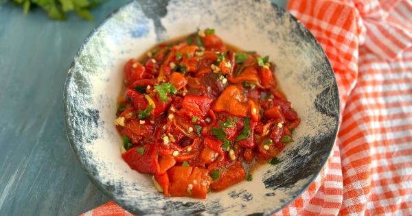 Kırmızı Biber Salatası
