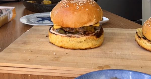 Zerdeçallı Hamburger