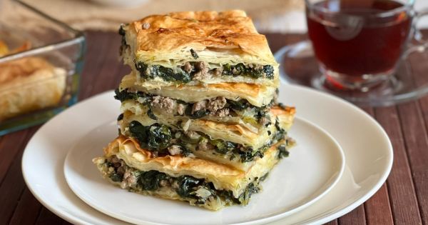 Ispanaklı Kıymalı Börek