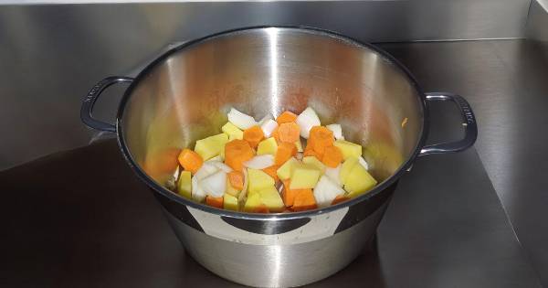 kemik-suyuna-mercimek-corbasi-asama1