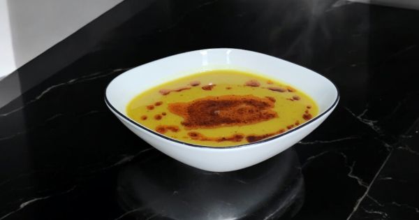 Kemik Suyuna Zerdeçallı Mercimek Çorbası