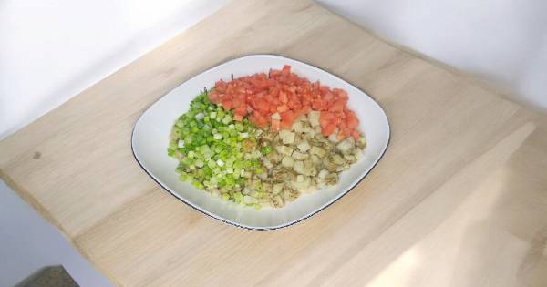 sarimsakş-patlican-salatasi-asama2