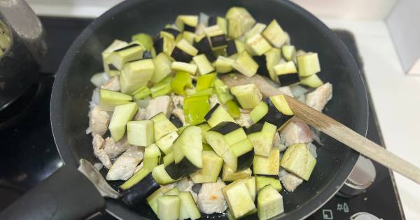 tavuklu-patlican-yemegi-asama3