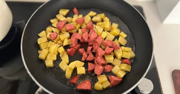 patatesli-sucuklu-yumurta-asama2