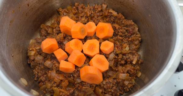 kiymali-kereviz-yemegi-asama6