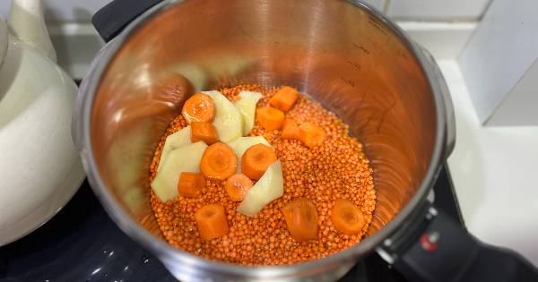 kremali-mercimek-corbasi-asama1