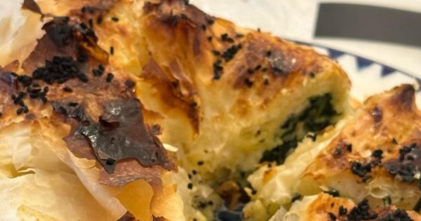 Baklavalık Yufkadan Pratik Ispanaklı Börek