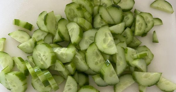 yogurtlu-salatalik-mezesi-asama2