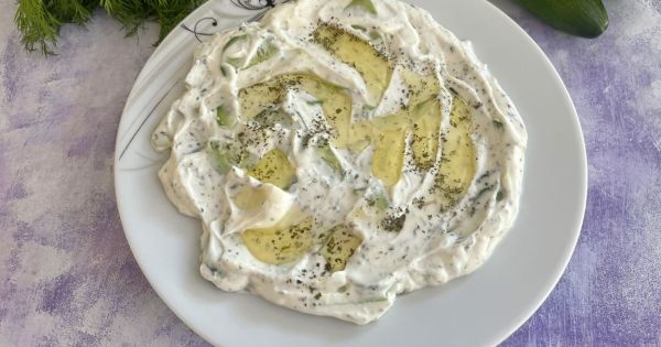 Yoğurtlu Salatalık Mezesi