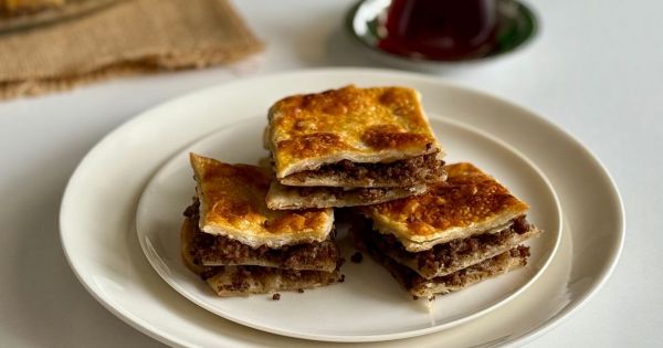 El Açması Kıymalı Börek