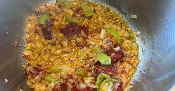 sucuklu-nohut-yemegi-asama2