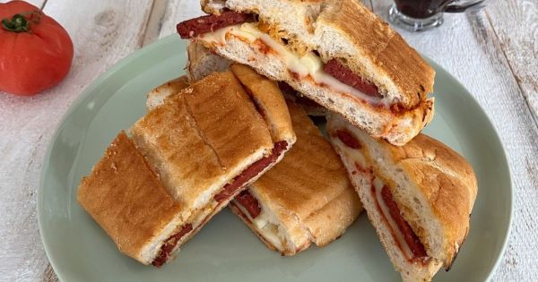 Sucuklu Tost