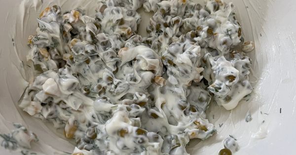 yogurtlu-bezelye-salatasi-asama3