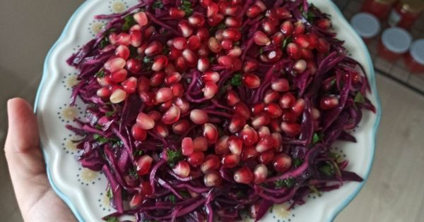 Narlı Mor Lahana Salatası